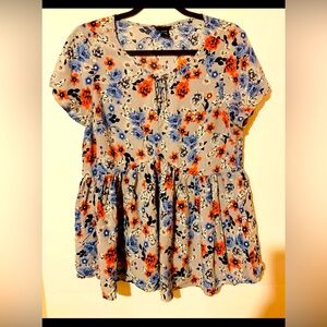 TORRID PENDULUM FLORAL TOP SIZE XS
